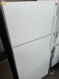 Hotpoint white top freezer refrigerator - Free delivery