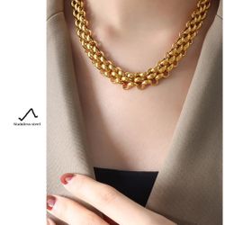 N250- Beautiful Huge Gold Necklace!