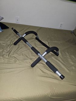 Pull up and push up bar