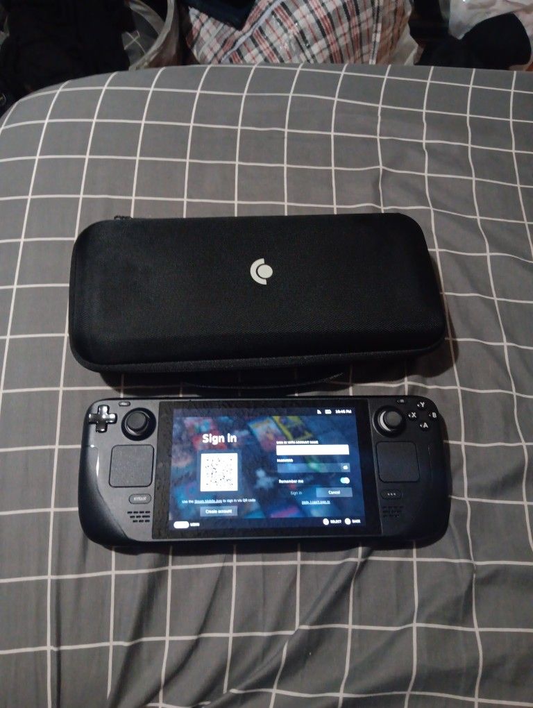 Selling a Steam Deck 256gb with case