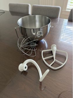 Kitchen aid mixer bowl 5 Qt and 3 attachment