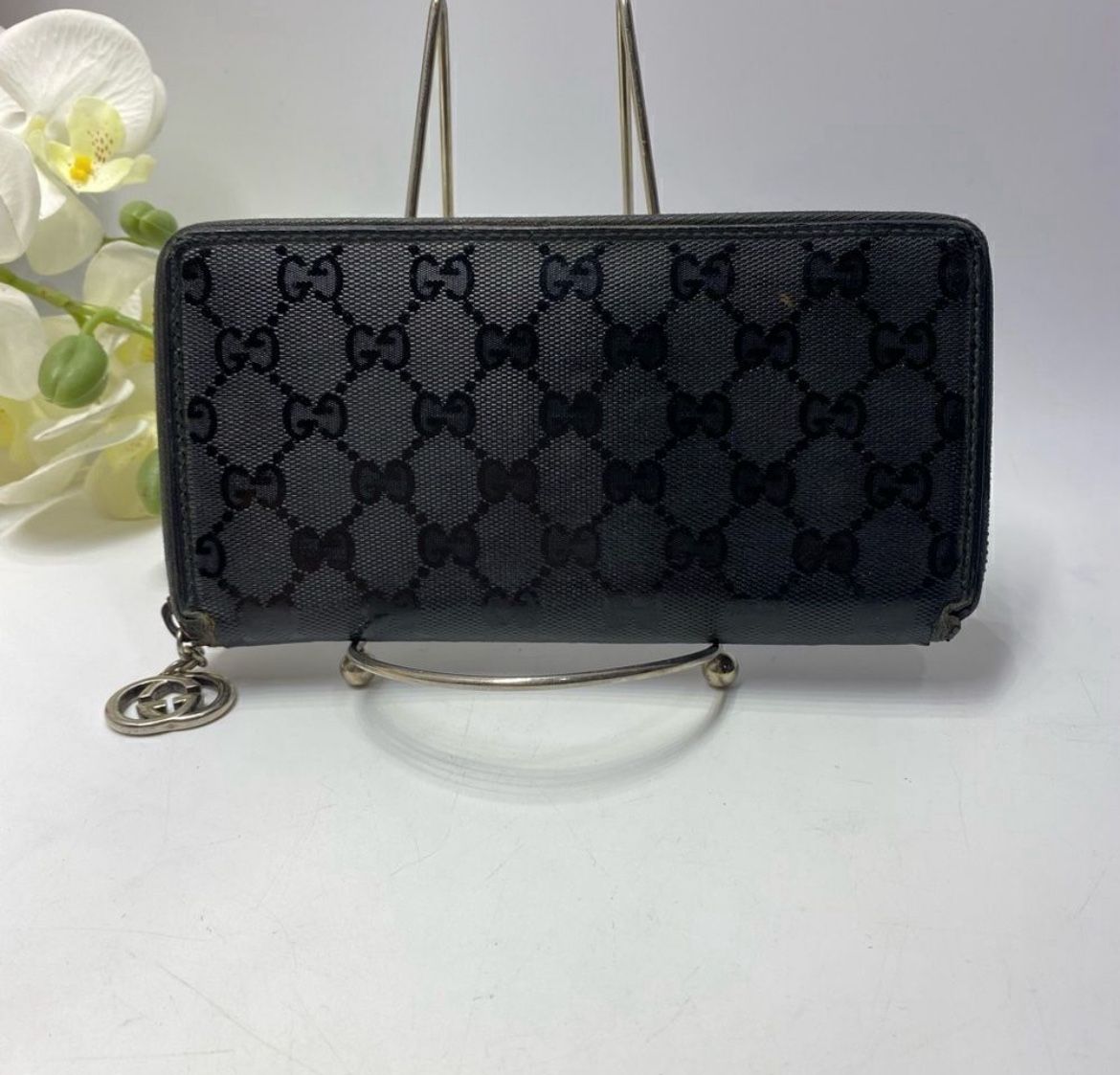 Authentic Gucci Zippy Wallet