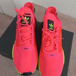 Men's.."Adidas"..NMD-R1.  V2..Sneakers