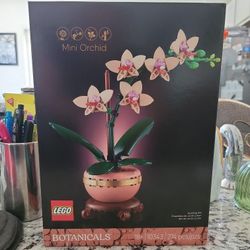 New LEGO Mini Orchid 