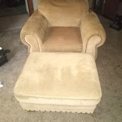Broyhill Loveseat Chair And Ottoman 