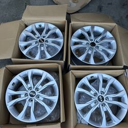 OEM KIA 18” WHEELS *no damage*