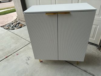 Cabinet / Sideboard (White)