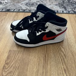 Nike Air Jordan Mids