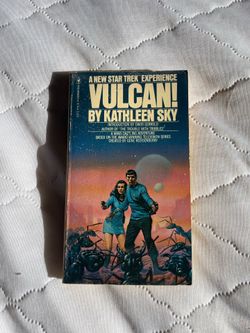 GOOD CONDITION - Star Trek Vulcan! Vintage Collectible Book