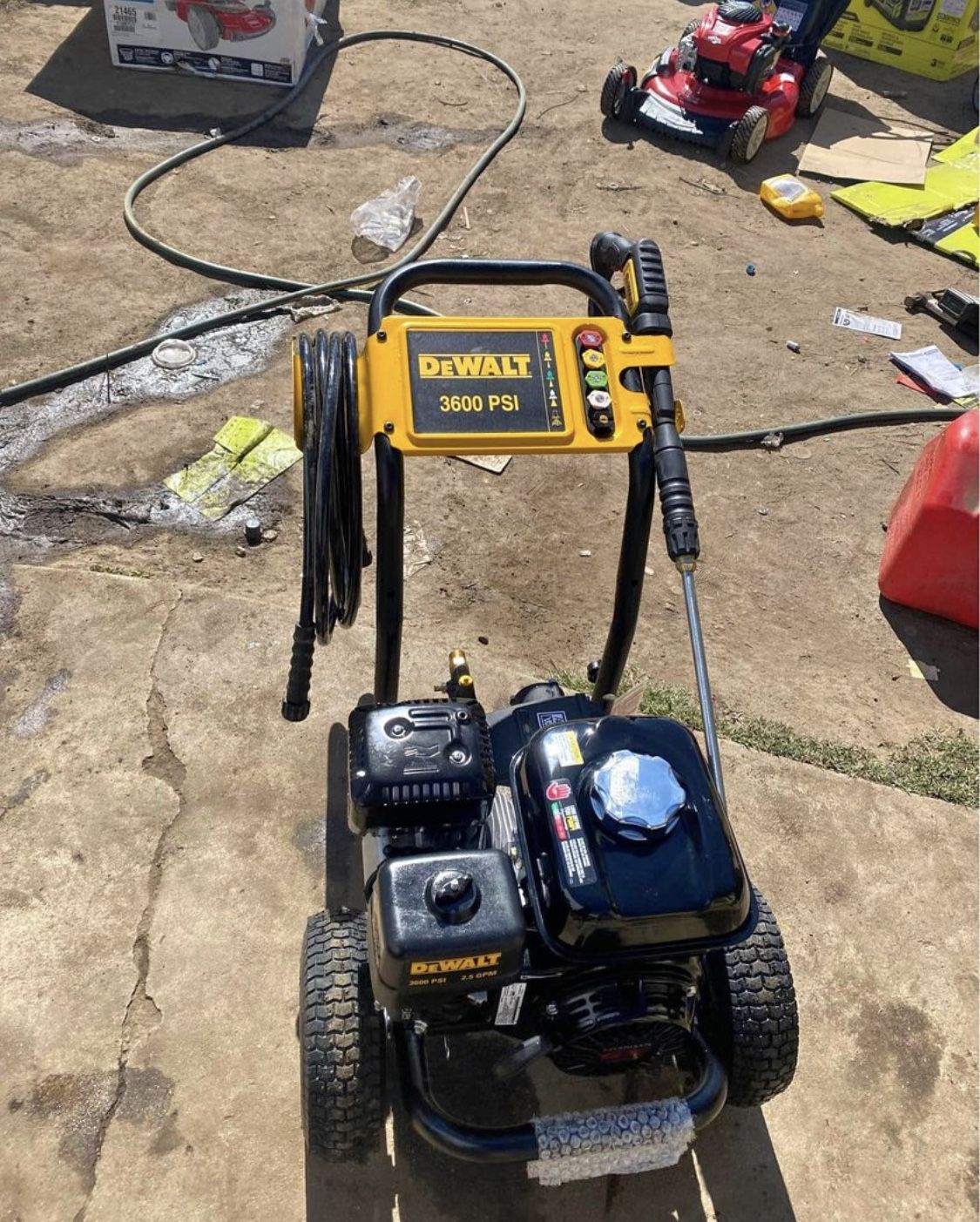 DEWALT Dewalt 3600 PSI 2.5 GPM Cold Gas Pressure Washer Water Professional with HONDA GX200 Engine