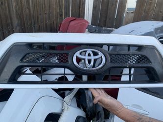 Toyota Tocoma Grill 2013-2015