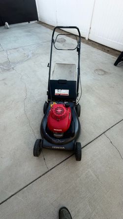 Honda HRR216 self propelled lawnmower