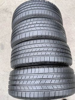 195 65 15 Michelín I'm selling this set of tires with 80% life left on all 4