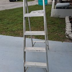 5 Foot Aluminum Step Ladder 