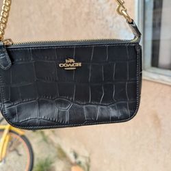 Coach Nolita 19 Black And Gold Wristlets