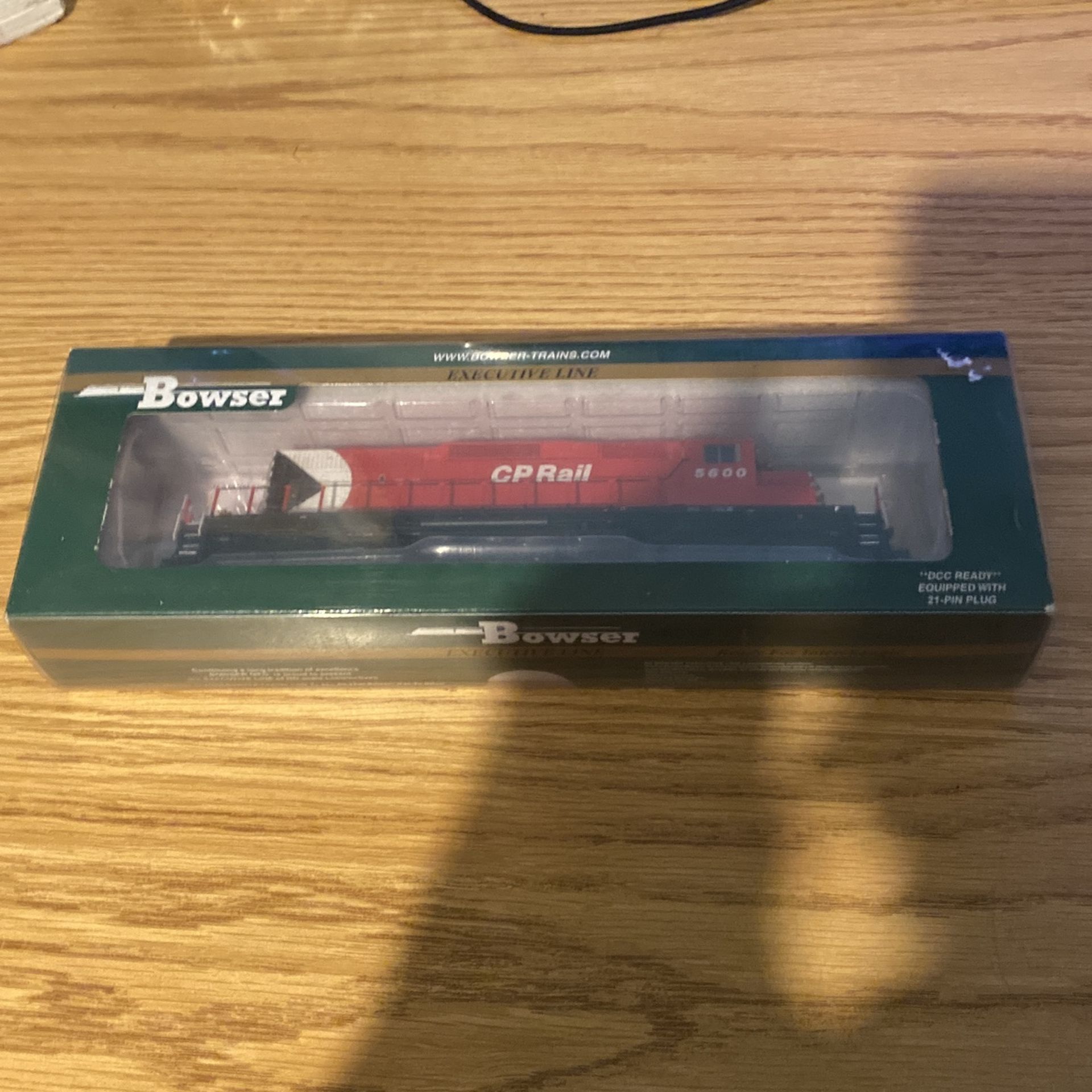 Model Train GMD SD40–2 Cp Rail #5600