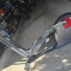 Pro-form SpaceSaver 600 Eliptical machine, hardly used $1