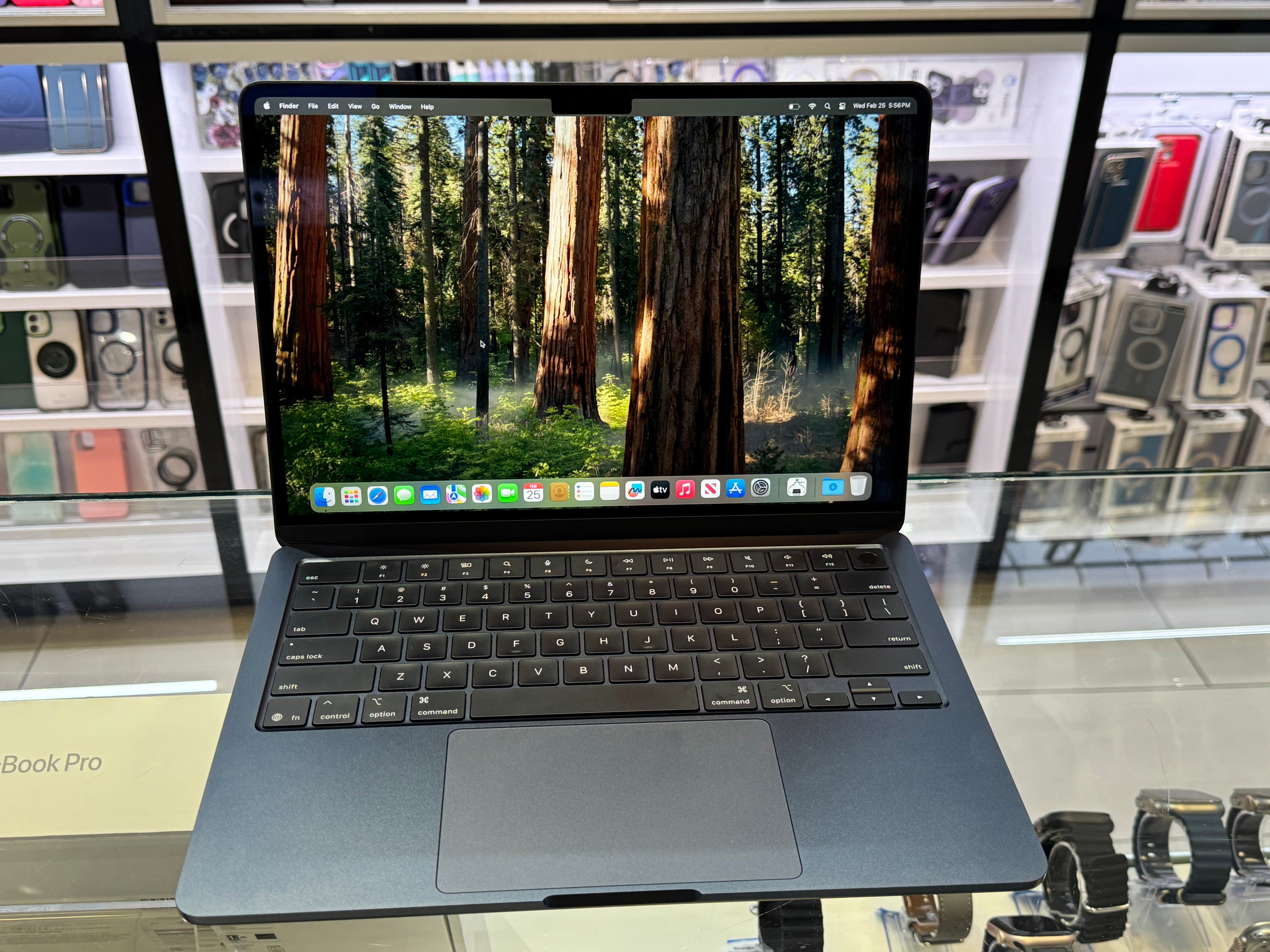 MacBook Air 13 2025 M4 16GB 256GB Pre-owned