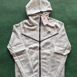 Grey Large Nike Tech Jacket