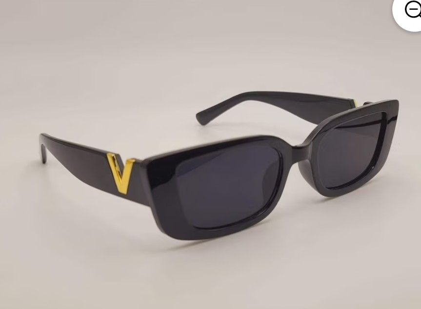 Fashion Luxury Sunglasses two black and two Brown. Total of 4