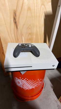Xbox one s  with remote