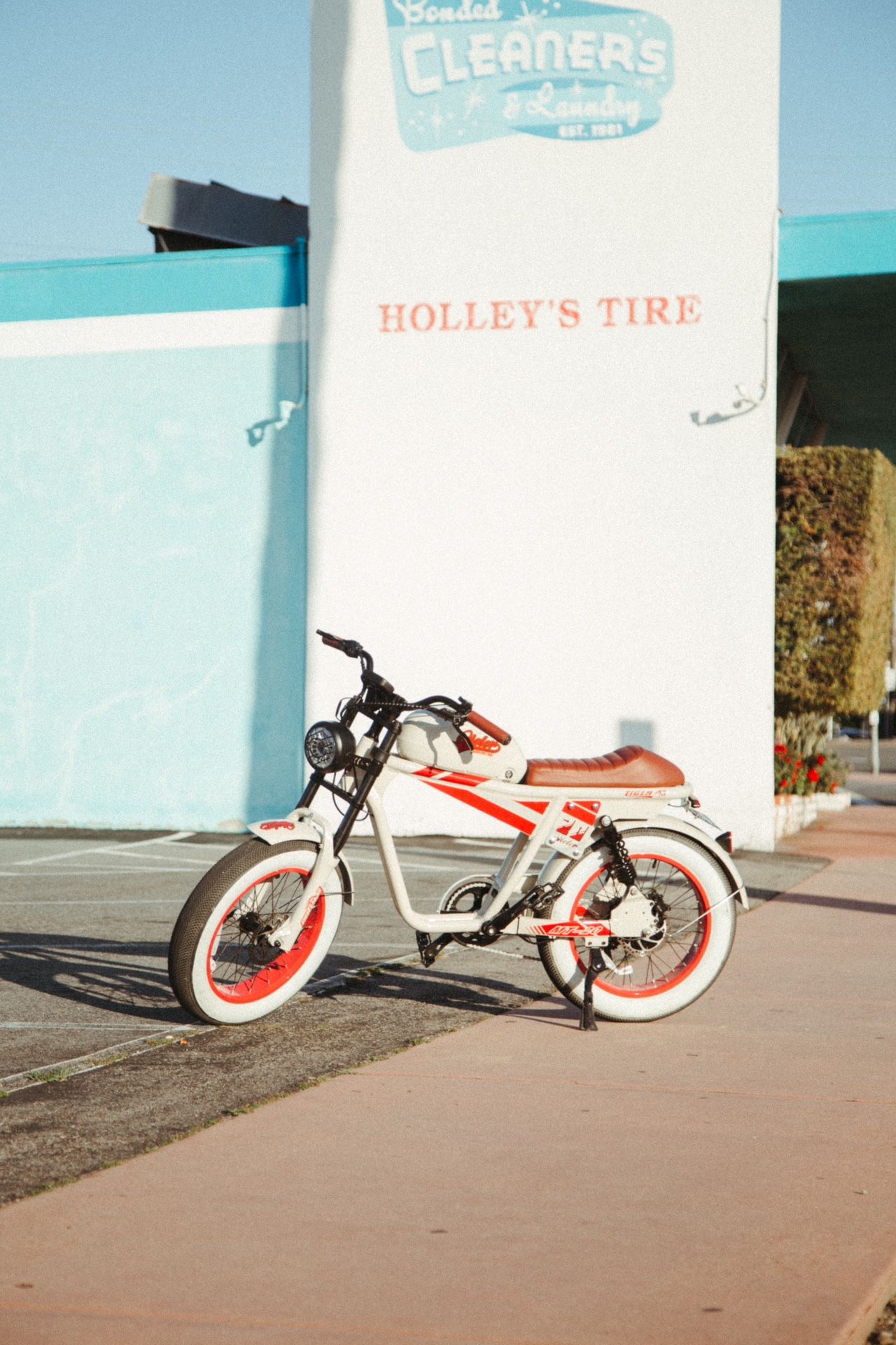 Red Retro Style E-bike - 15ah Qiolor Tiger | Red & Cream | Like New