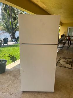 White Top-Freezer Refrigerator