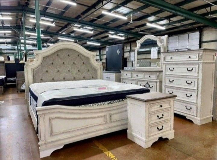Realyn 4 Pieces Bedroom Set Same Day Delivery