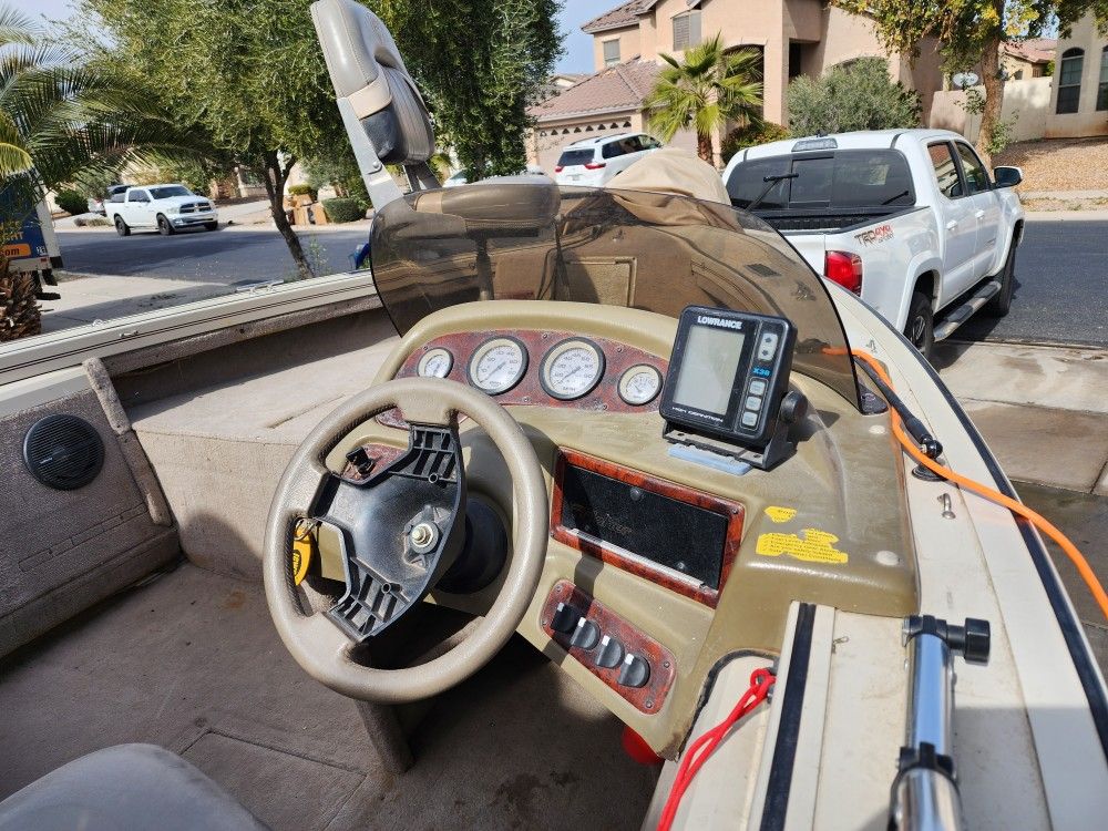 BOAT ALUMINUM FISHER