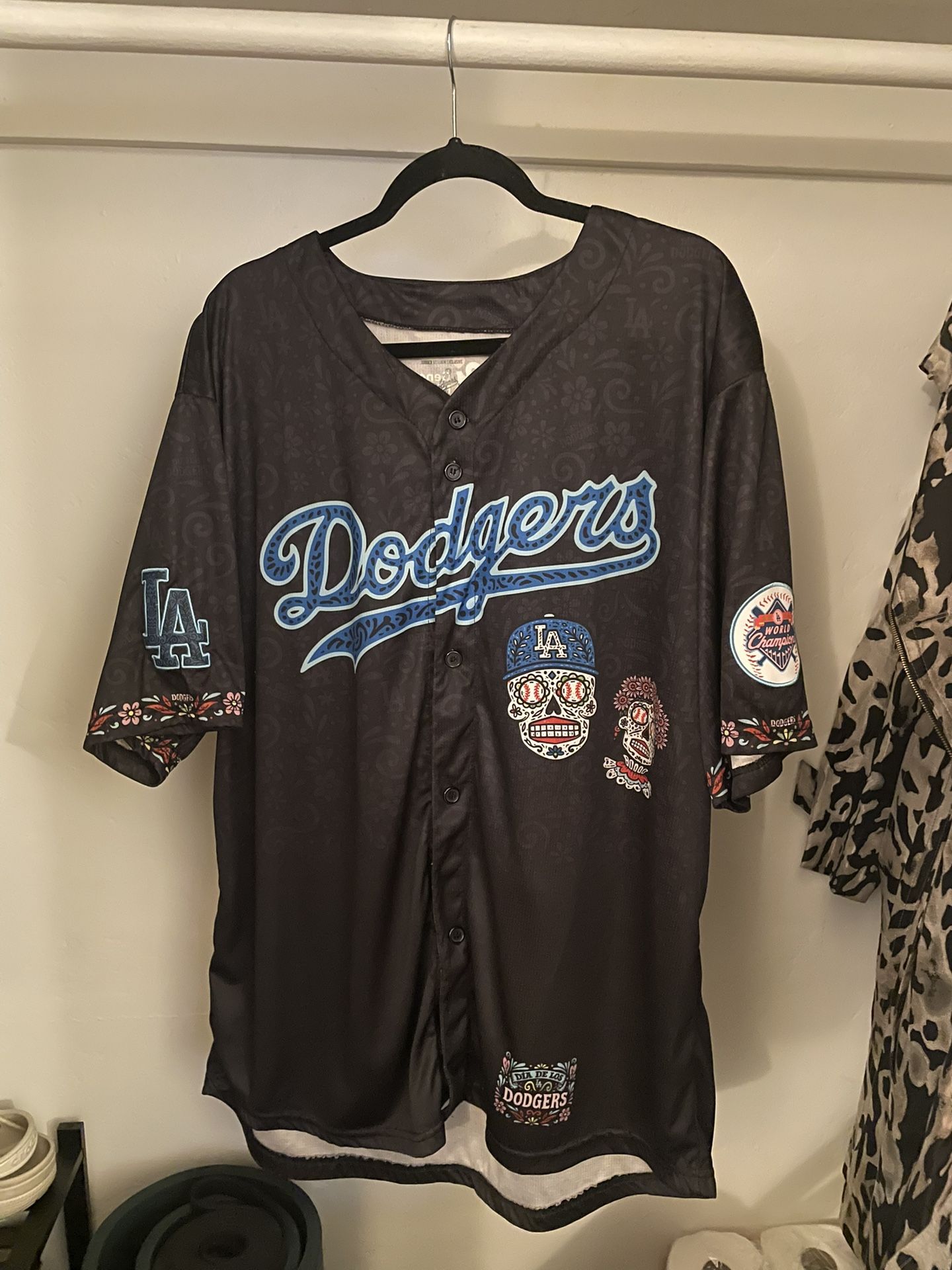 Dia De Los Dodgers Jersey 2025 Size XL