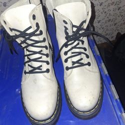 US Size 8 Doc Martin Shoes. Nice!