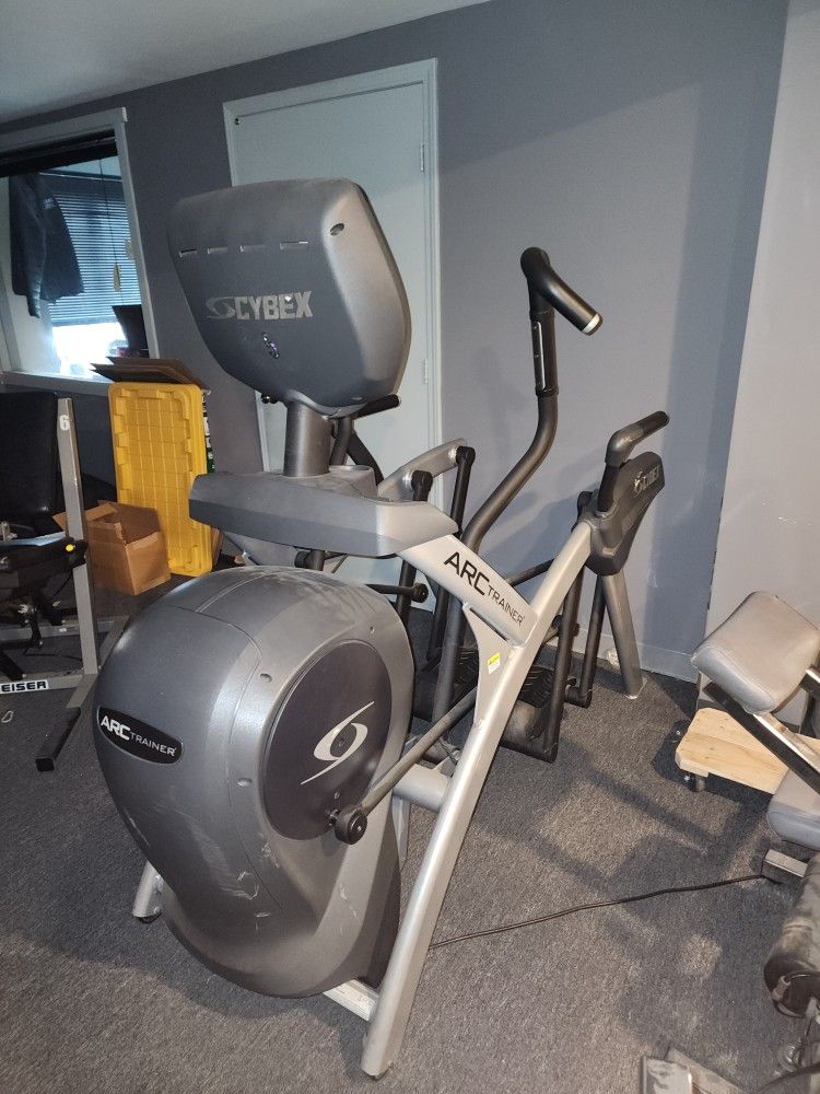 Cybex 772AT Arc Trainer with e3 Console Display