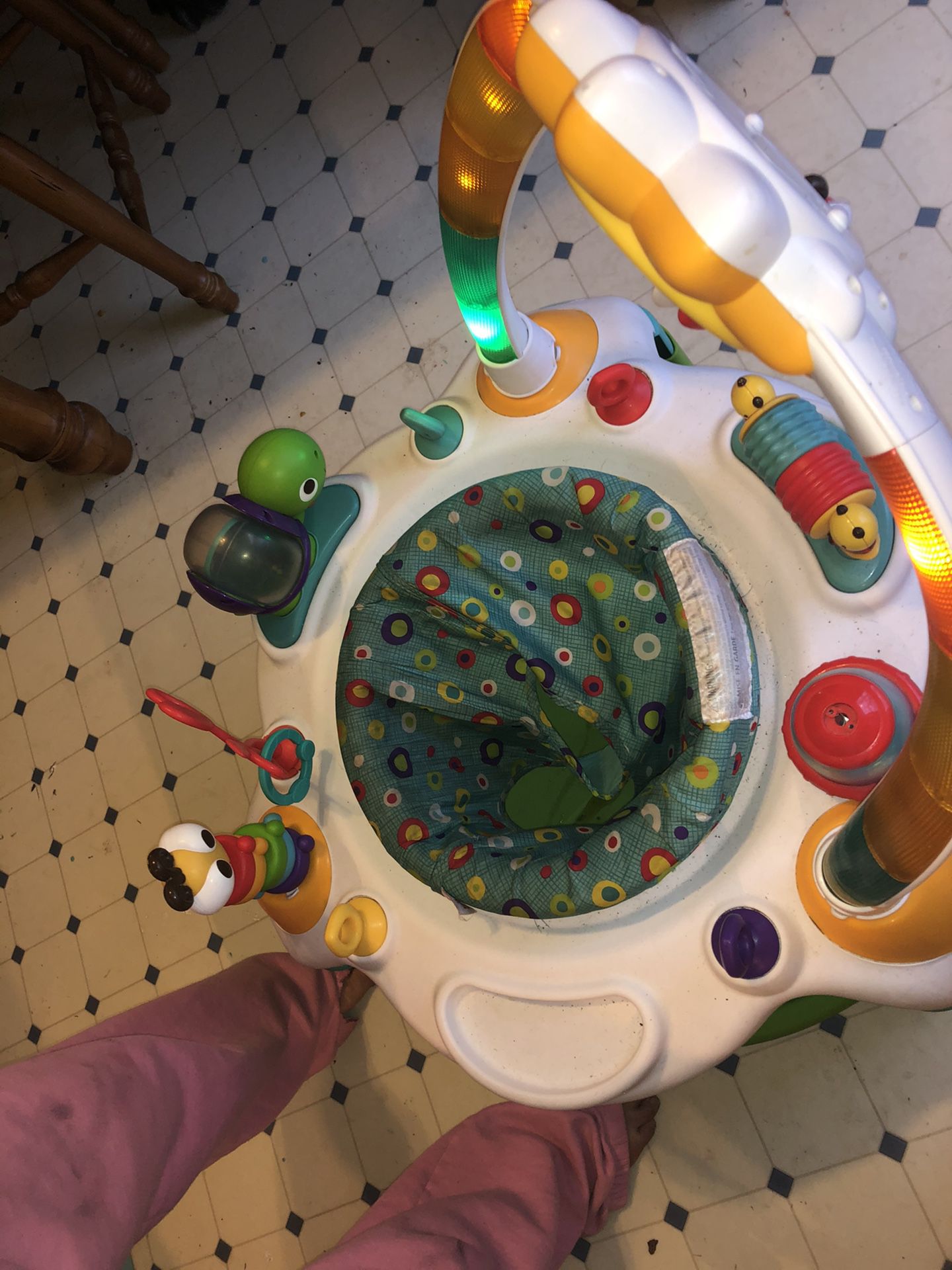 Baby 360* turn lights and music chair