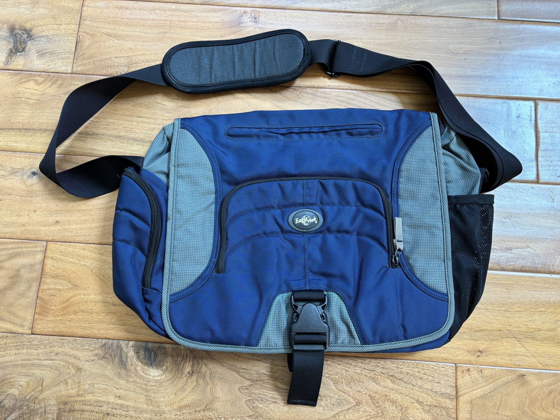 Eaglecreek Messenger Bag Great Used Condition