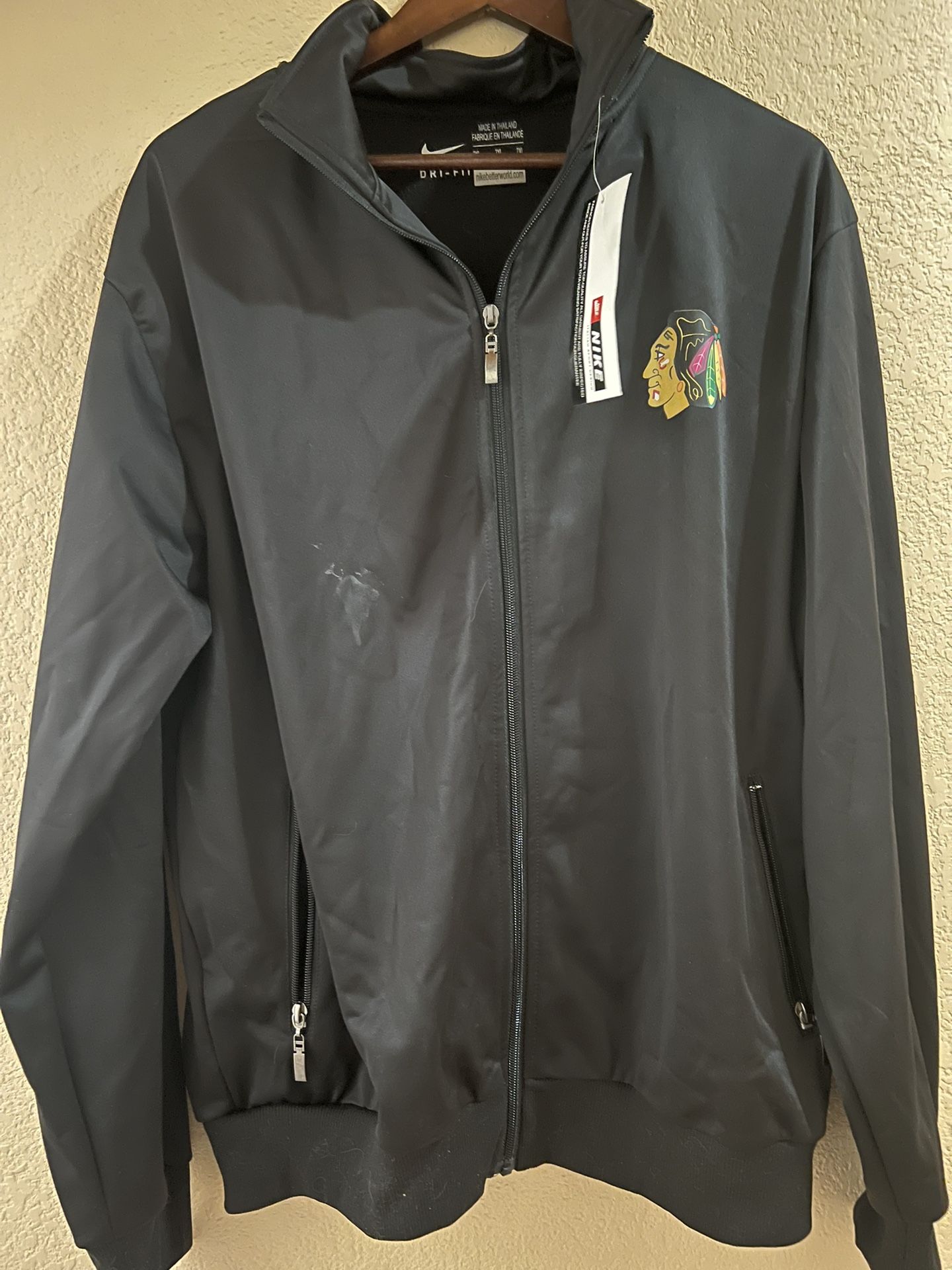 Chicago Blackhawks Jacket New Black Size XXL / XL Fits like an extra large Spring / fall