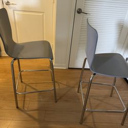 2 Counter stools 
