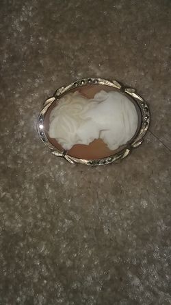 cameo gold pin