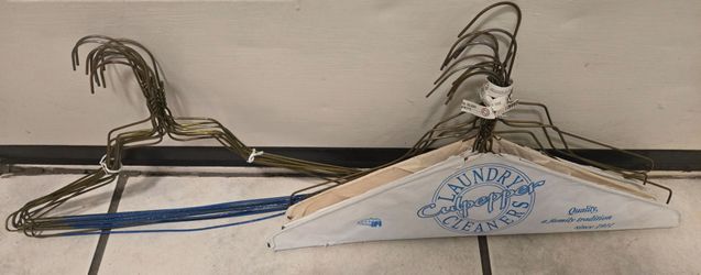 HANGERS WITH BOTTOM COATED WIRE/PAPER COVERED