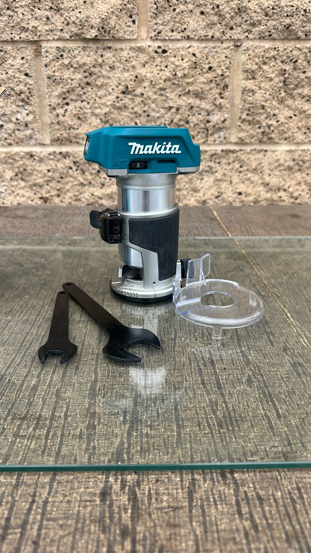 Makita 18V Cordless Compact Router – XTR01Z (Tool Only)