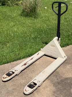 Crown Pallet Jack