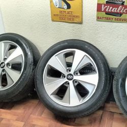 SET OF 205/55/17 FIRESTONE WHEELS AND TIRES GREAT CONDITION