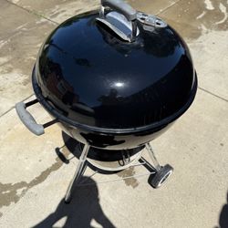 Weber Original Kettle 22 in. Charcoal Grill in Black