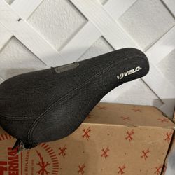 Velo Pivotal Seat
