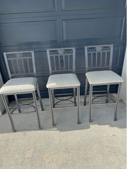 3 barstools
