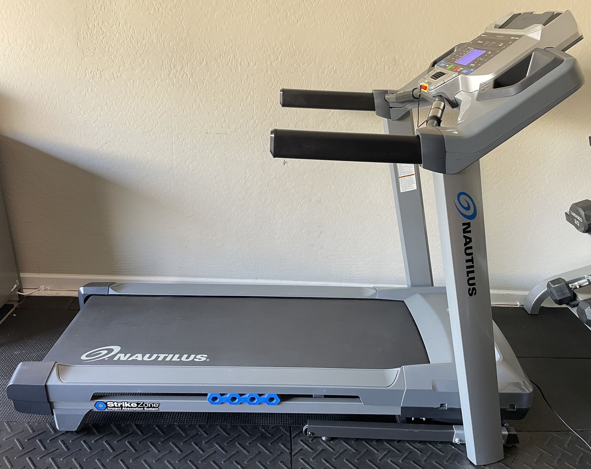 Nautilus T614 Treadmill Walk/Run/Jog Trainer Exercise Machine Workout Fitness Folding