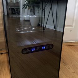 Wine Enthusiast 18-Bottle 2-Temp Touchscreen Refrigerator (Model No: 272 03 18)