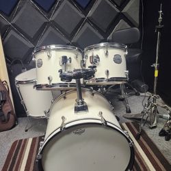 Mapex Voyager Drum Set $300