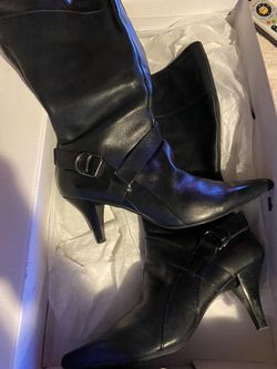Nine West size 10 boots with small heel