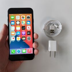 iPhone 7 - UNLOCKED - Like New 