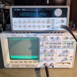 Agilent 54622D digital oscilloscope 100Mhz 200MS/s and logic analyzer with cracked case